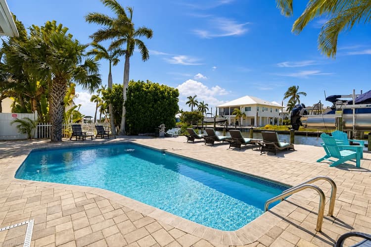 Heated Pool, Canal & Boat Lift photo 4